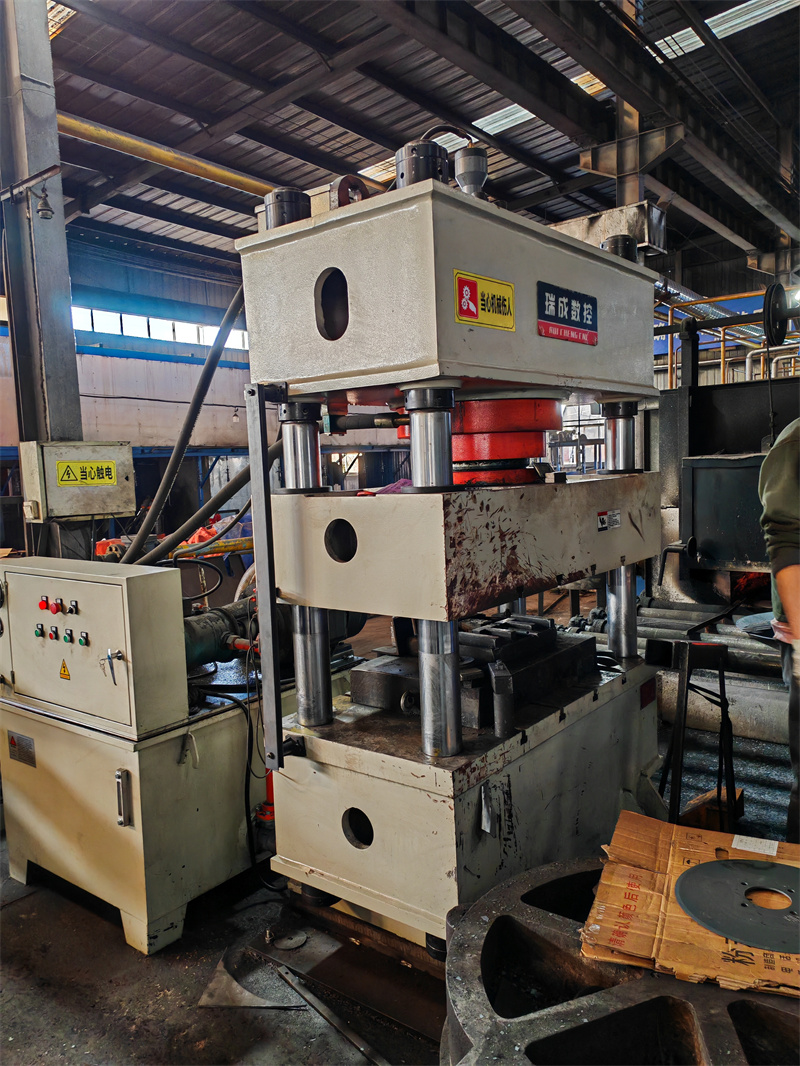 250噸浙江臺州三梁四柱液壓機 客戶回傳視頻