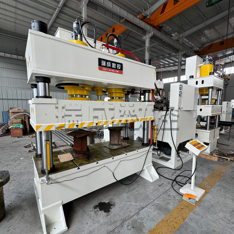 1000噸油壓機：性能特點與工業(yè)應用