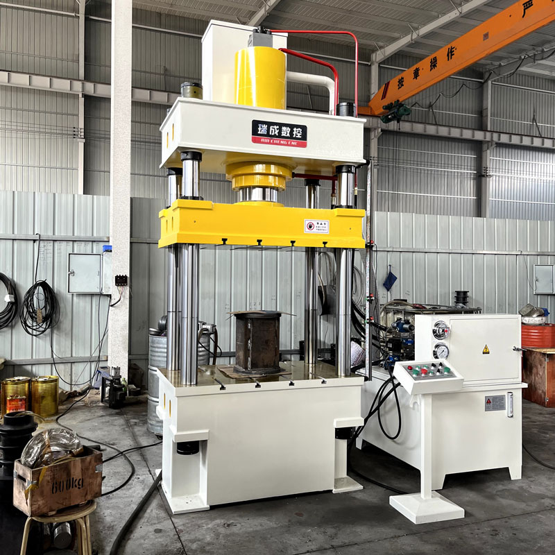 深入剖析 200 噸可移動(dòng)工作臺(tái)三梁四柱液壓機(jī)