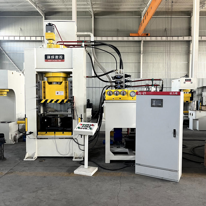 315T閉式三缸液壓機熱鍛壓制汽車轉向套