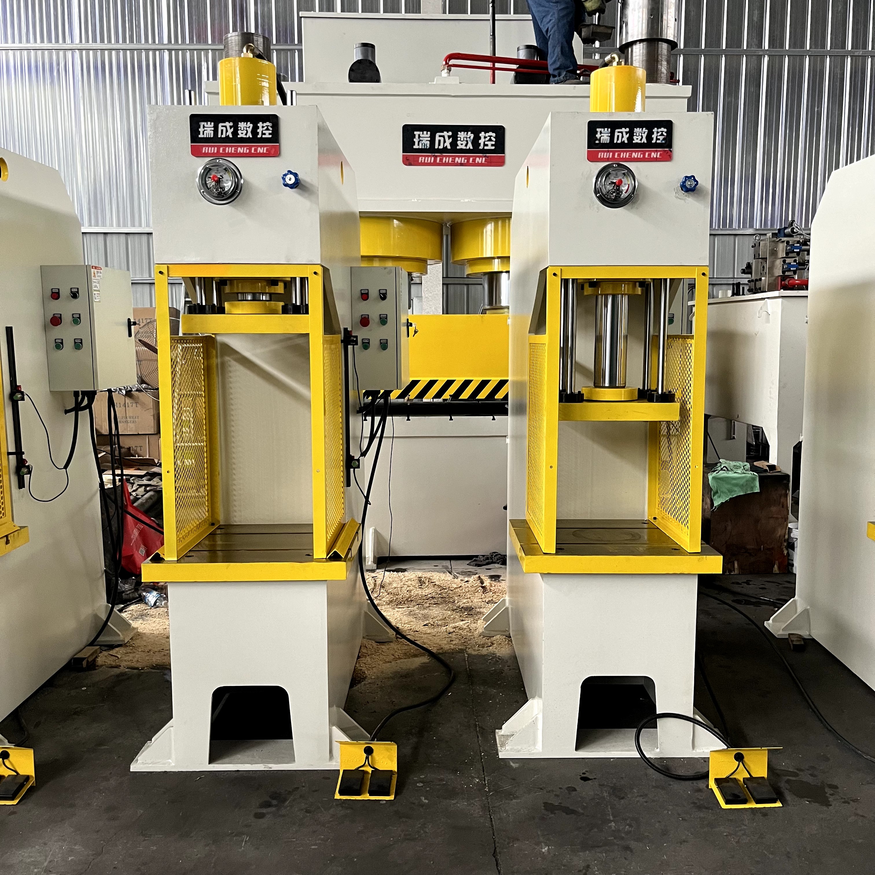 40T單臂定制型液壓機出口